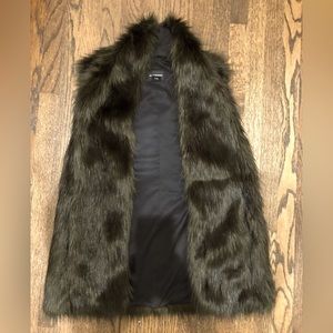 Stunning NWOT Faux Fur Vest